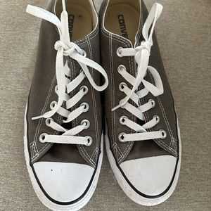 Women’s grey converse size 9